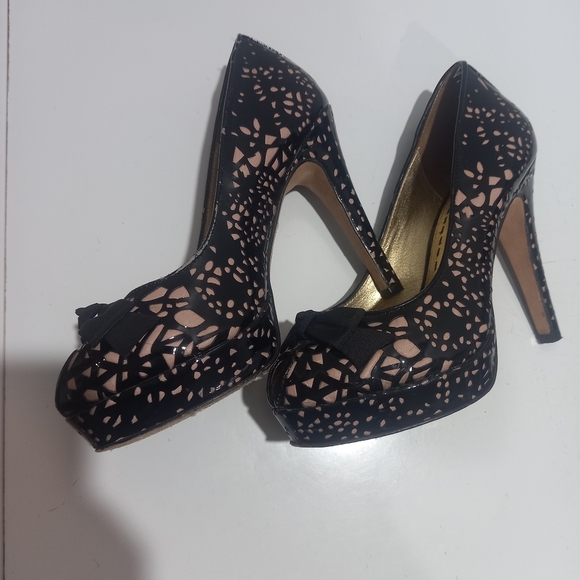 Mimco platform peeptoe heels with patent leather lace look. - Picture 3 of 7